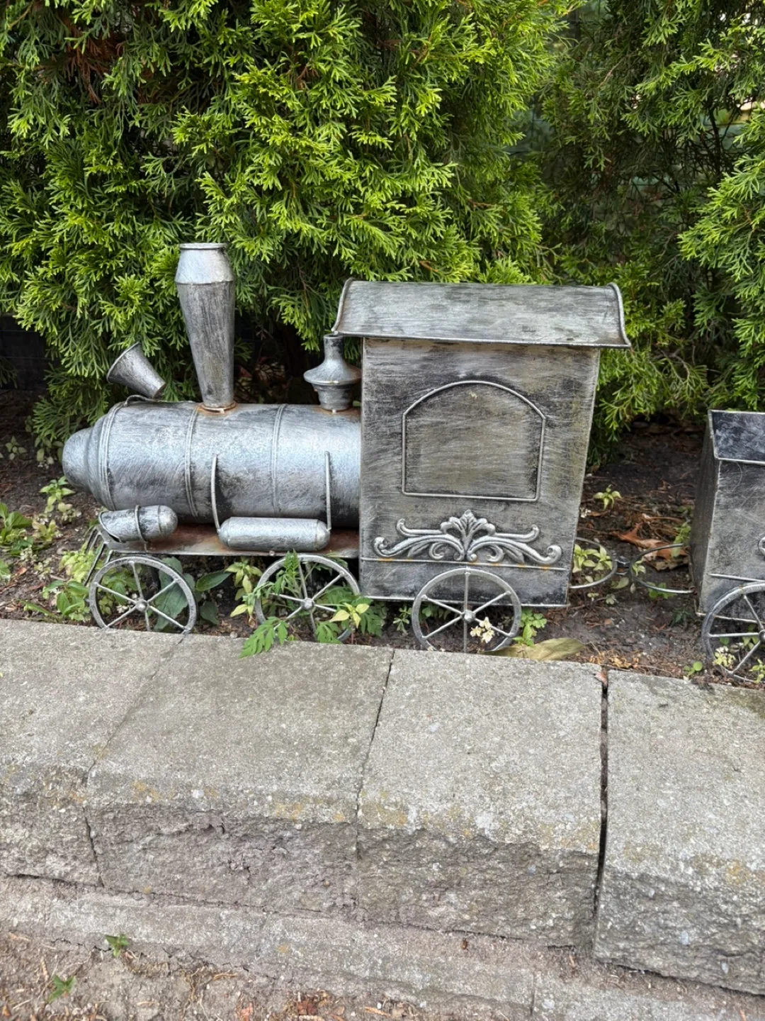 Decorative Metal Train Planter image indicator(2)