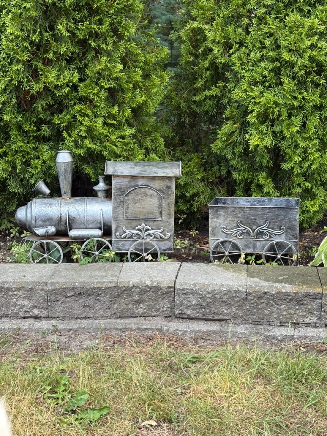 Decorative Metal Train Planter image indicator(5)