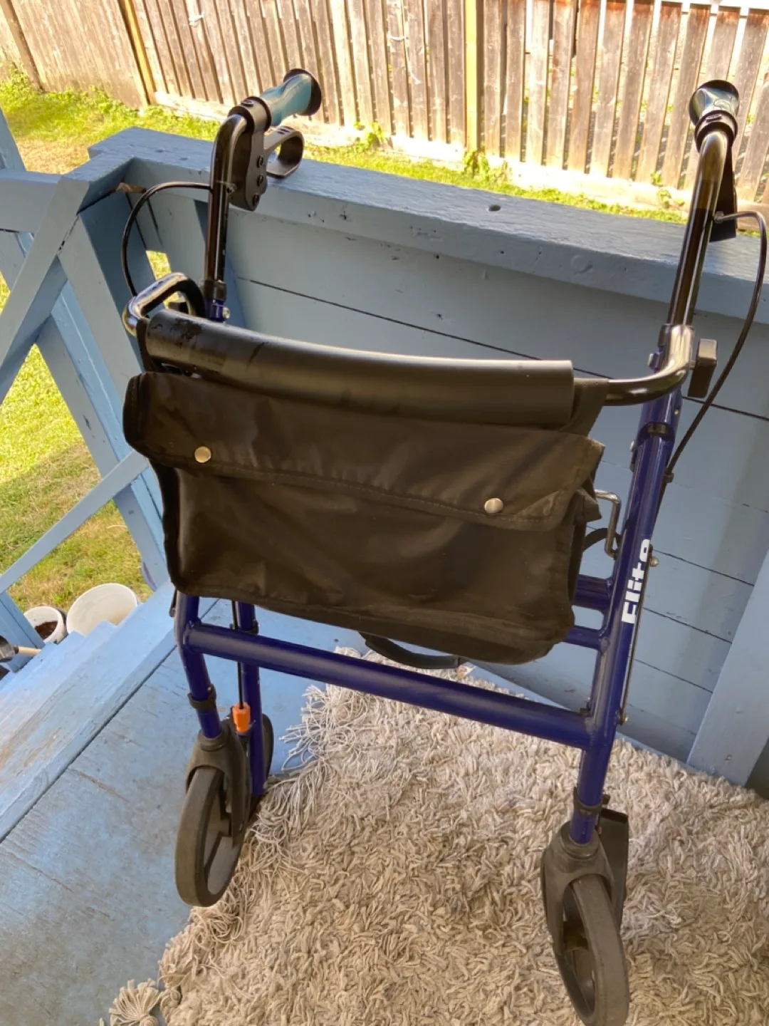 Elite Rolling Walker with Seat & Bag image indicator(5)
