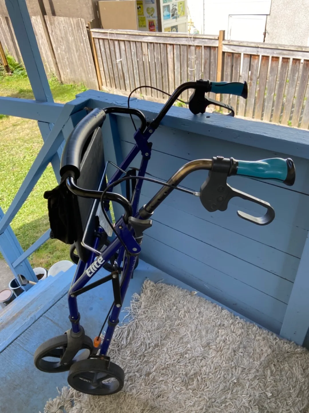 Elite Rolling Walker with Seat & Bag image indicator(4)