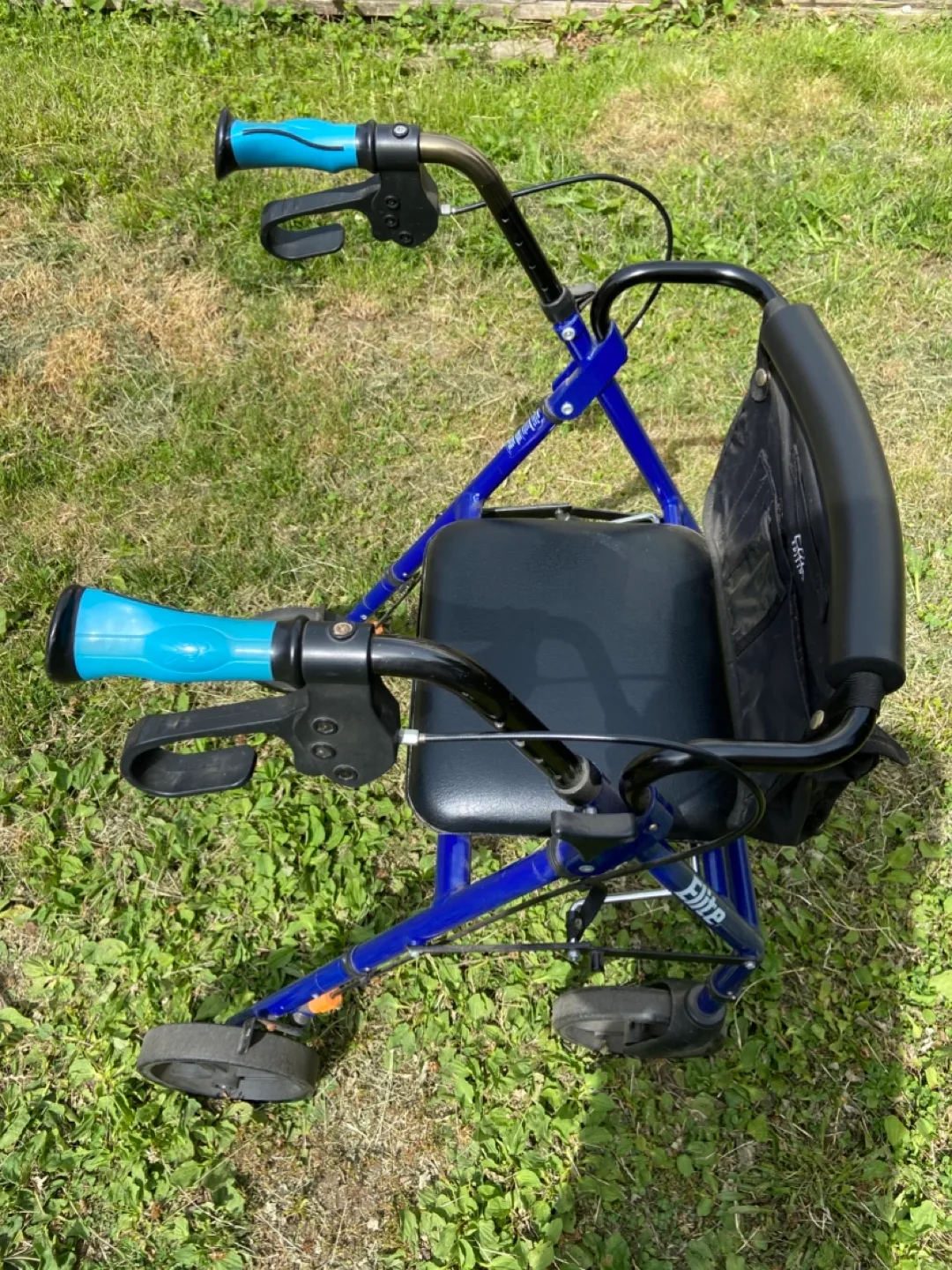 Elite Rolling Walker with Seat & Bag image indicator(2)