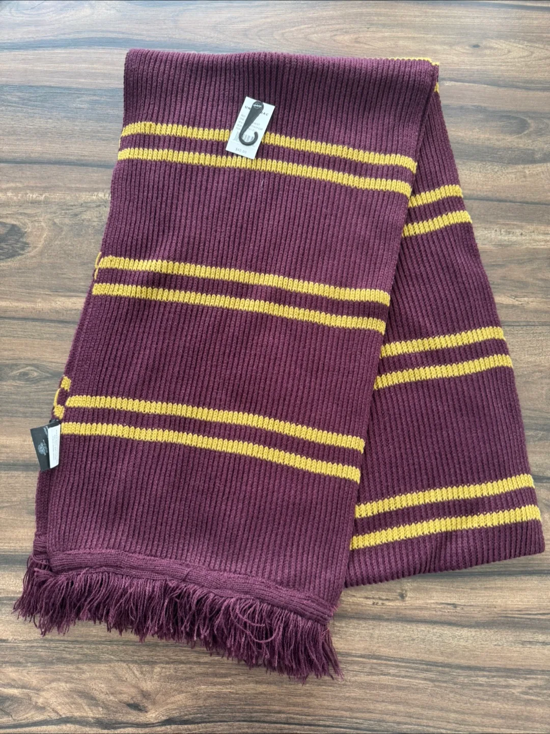 ⚡️🤎🪄 Universal Studios Harry Potter Gryffindor Scarf thumbnail