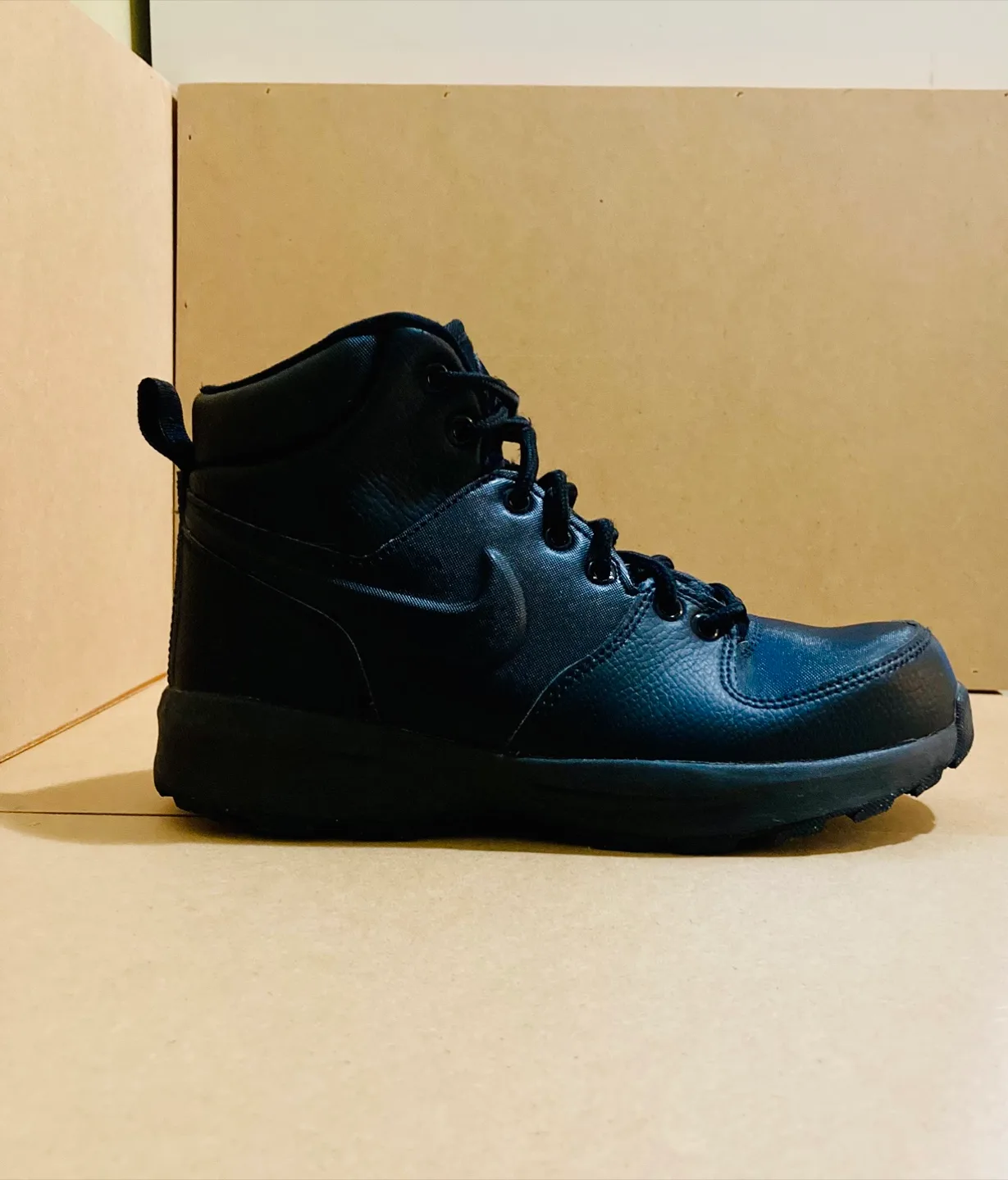 Nike Manoa Leather Boots - Black - Size 6Y - Youth image indicator(2)
