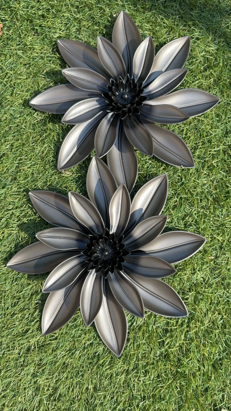 Metal Flower Wall Decor thumbnail
