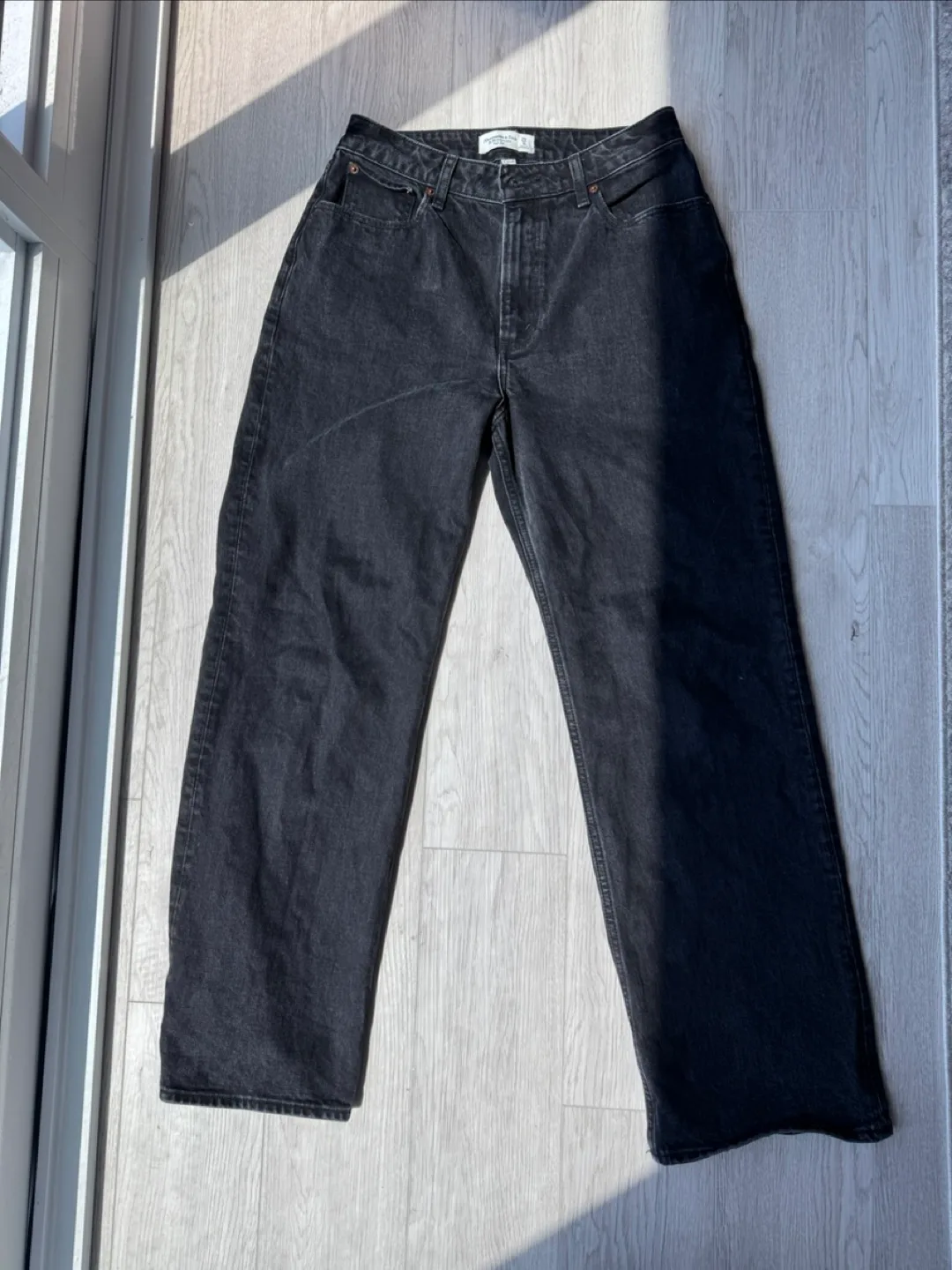 🖤 Abercrombie & Fitch 90s Curve Love Relaxed Jeans - Size 8 thumbnail