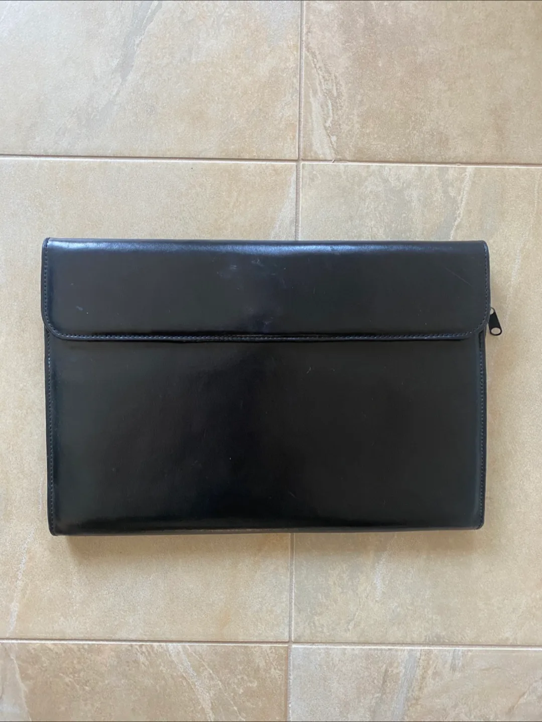 Leather Portfolio image indicator(2)