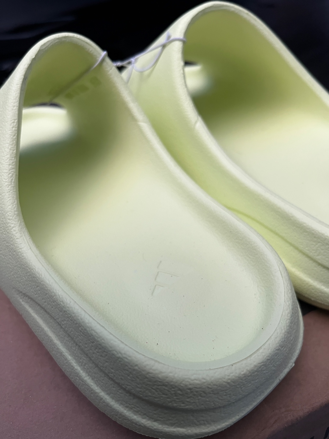 Adidas Yeezy Slide - Size 9 - photo 4