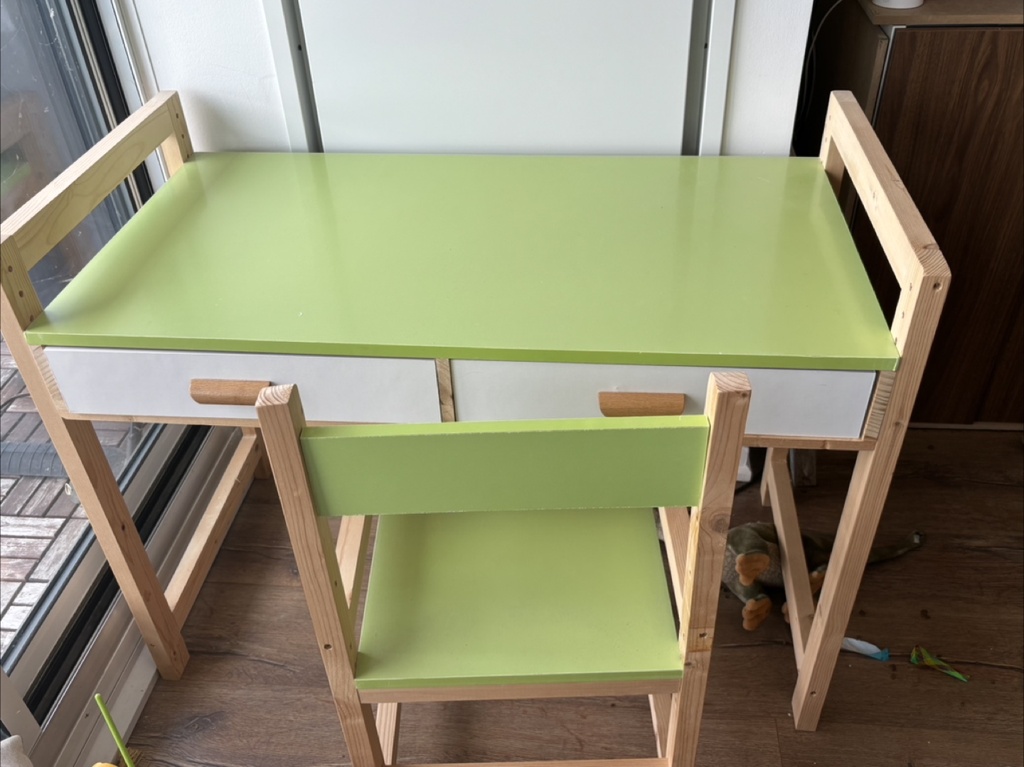 Height adjustable Kids Desk and Chair Set - photo 2