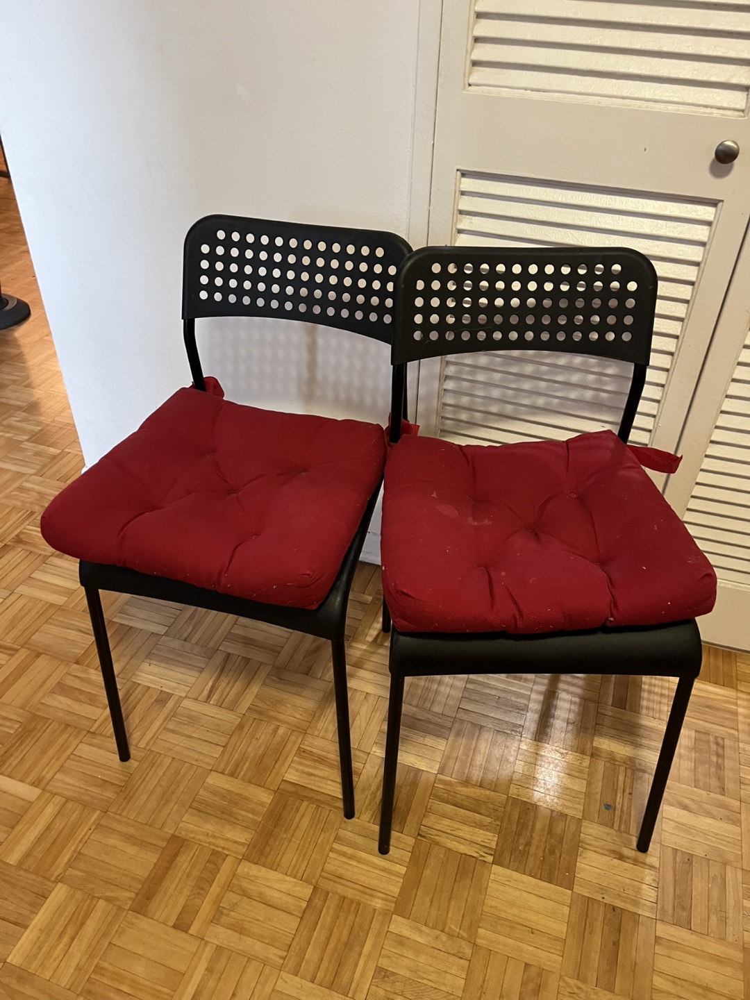 IKEA ADDE Black Chair with Red Cushions - photo 2