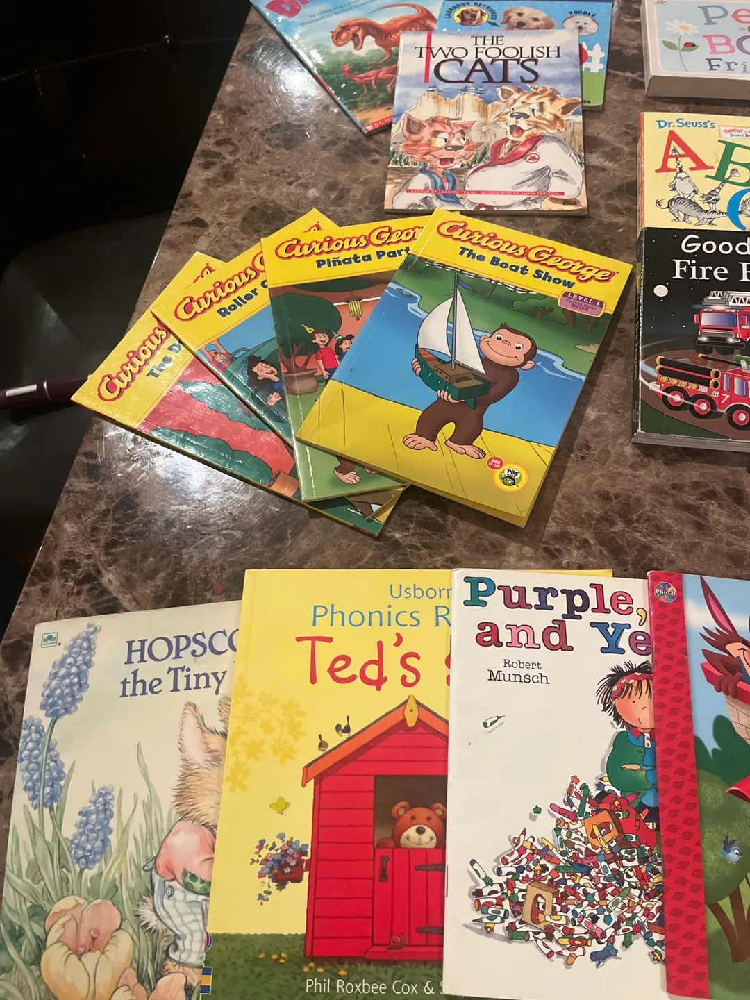 Kids Books Lot 33 BOOKS VARIATES image indicator(2)