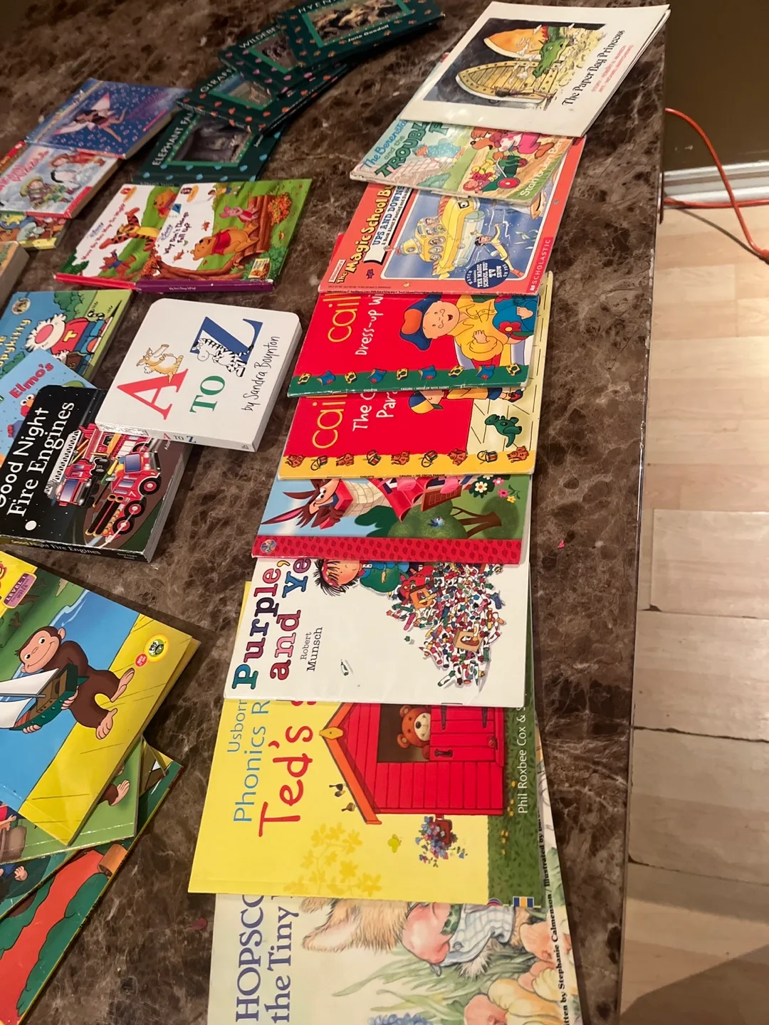 Kids Books Lot 33 BOOKS VARIATES image indicator(7)