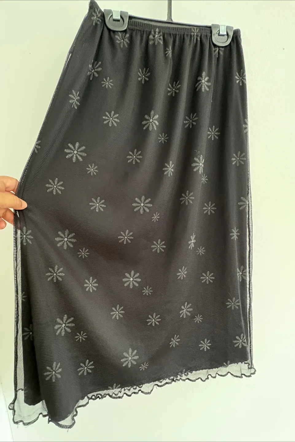 Beautiful Black Floral Pattern Skirt! Size M image indicator(2)