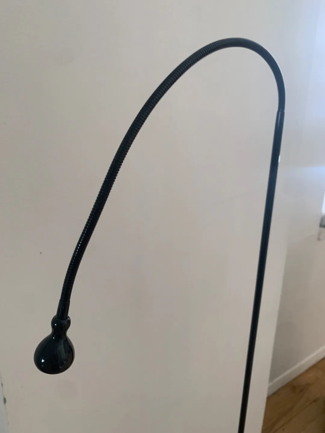 Black Floor Lamp image indicator(2)