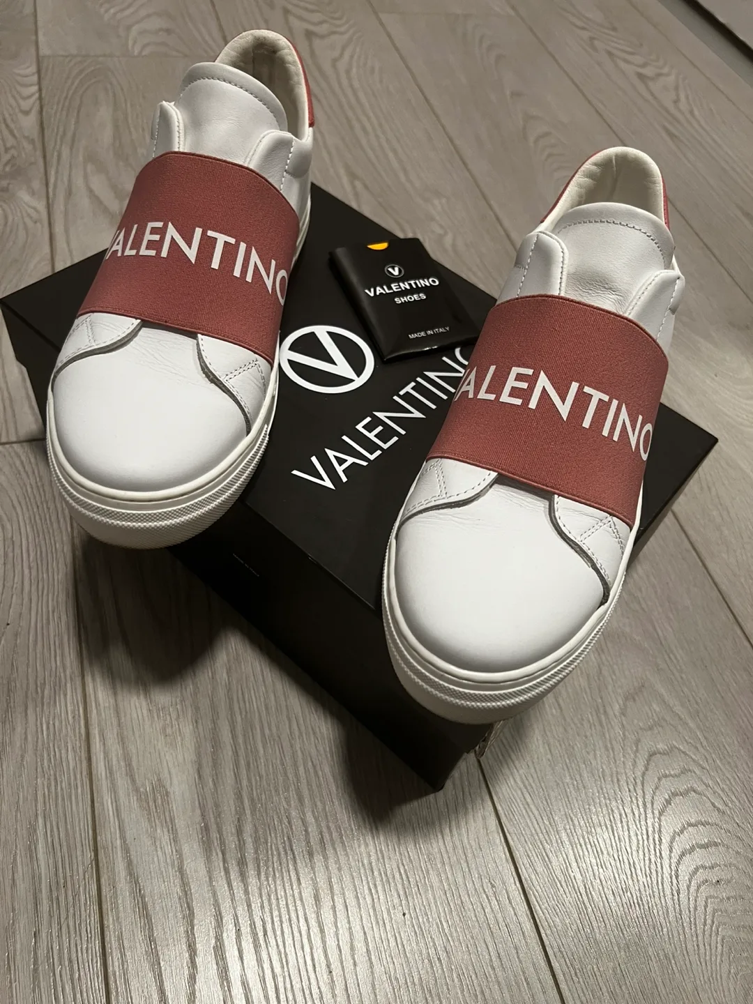 Valentino Sneakers🌺 thumbnail