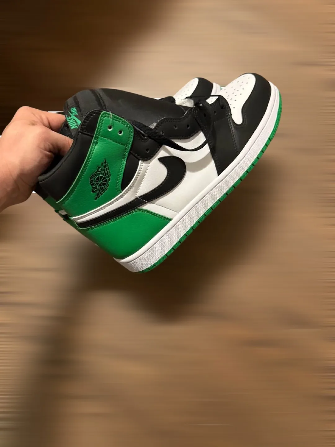 Nike Air Jordan 1 Retro High Lucky Green thumbnail