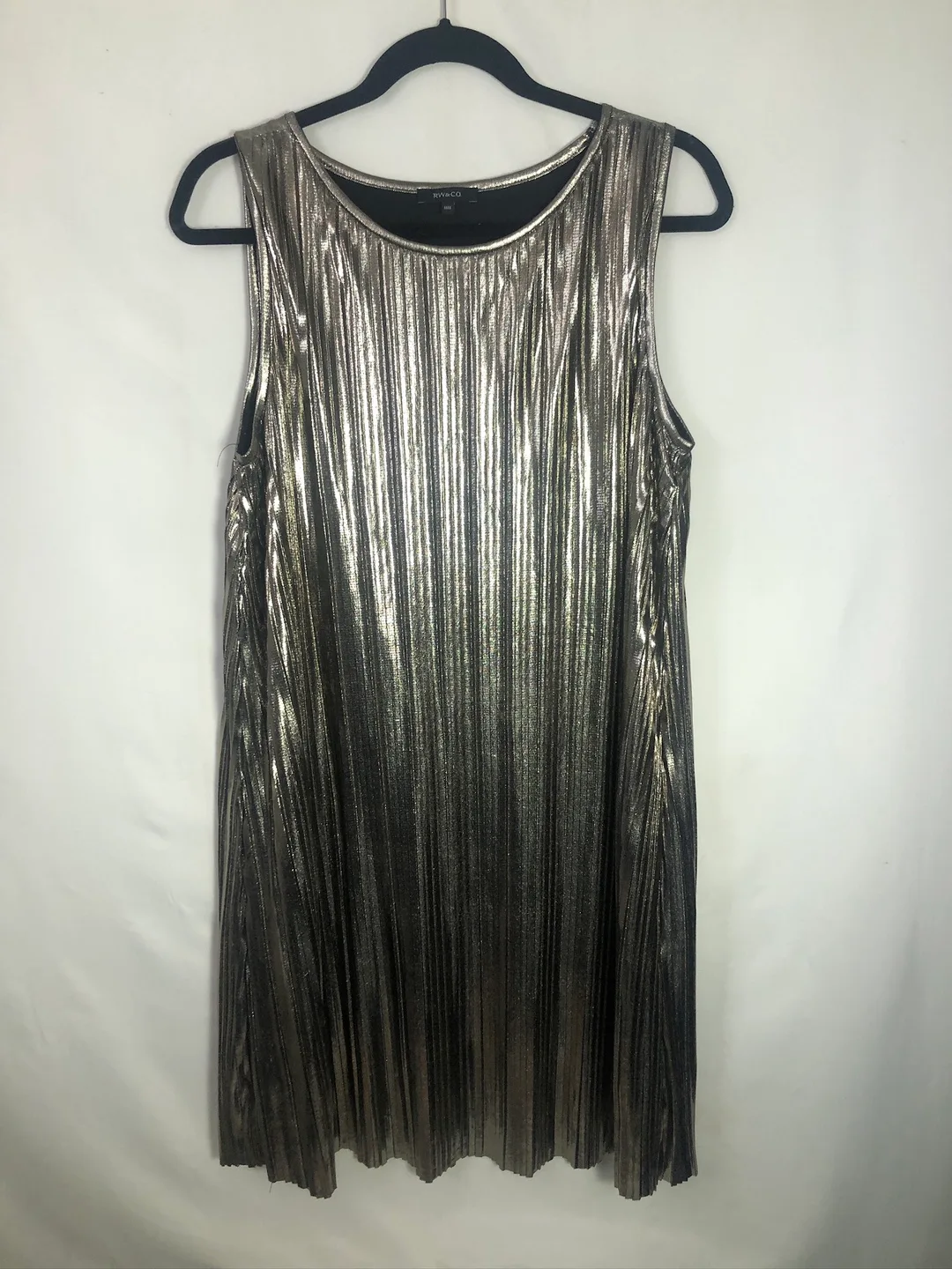 Women’s Silver Pleated Sleeveless Dress. Size Medium. RW & Co thumbnail