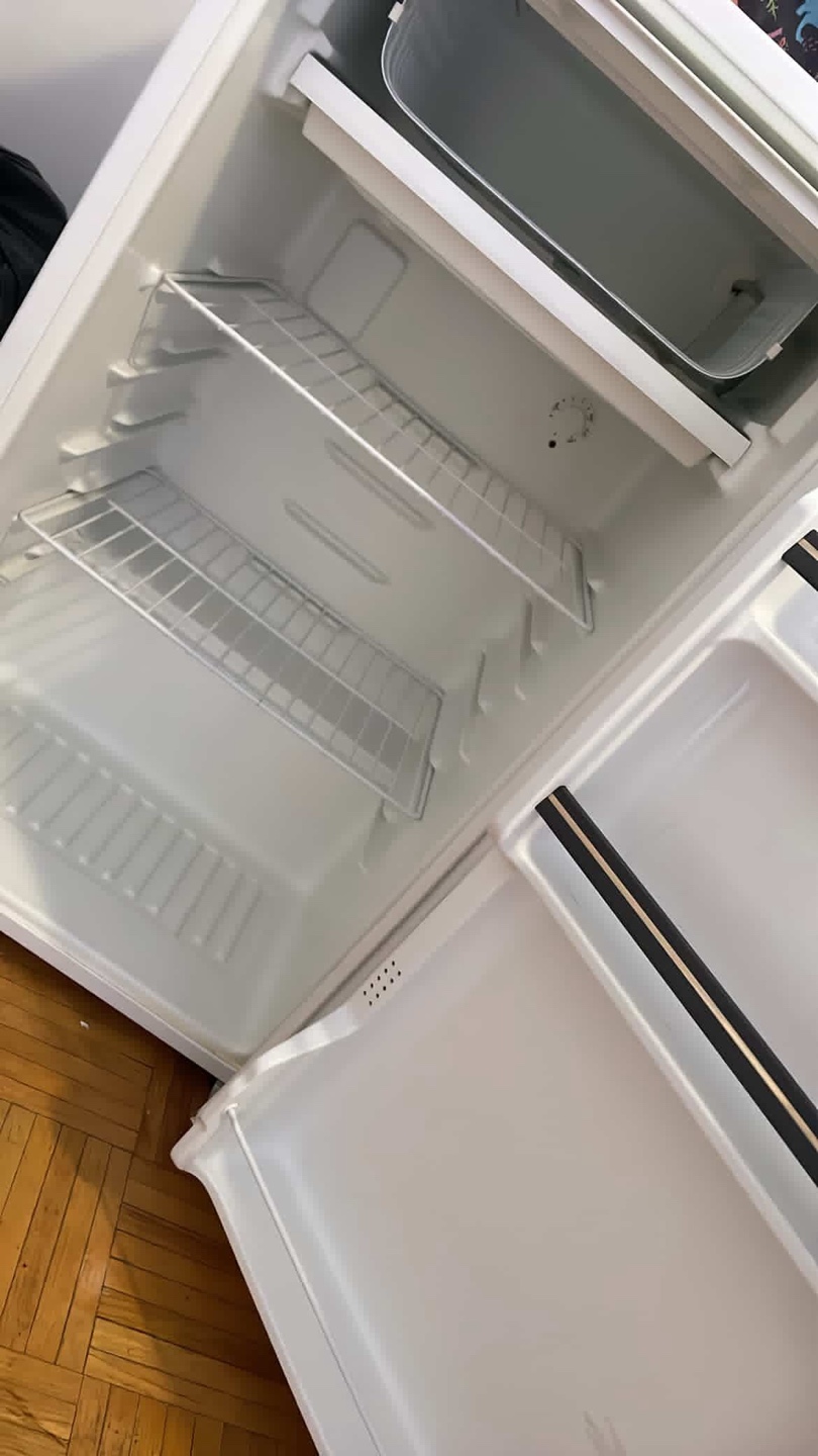 Mini Fridge (Sanyo) - photo 2
