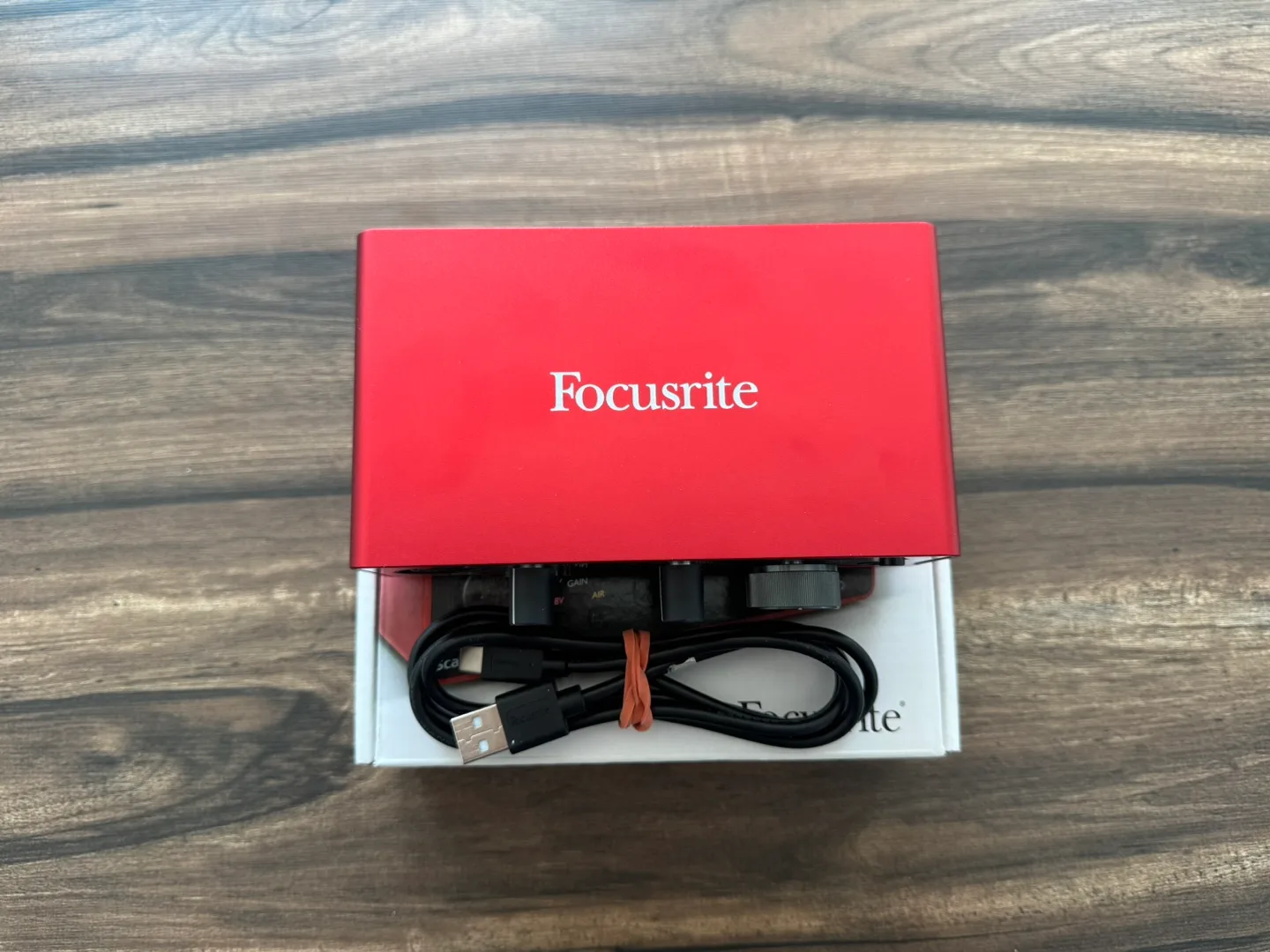 Focusrite Scarlett Solo 3rd Gen Audio Interface - Red image indicator(2)