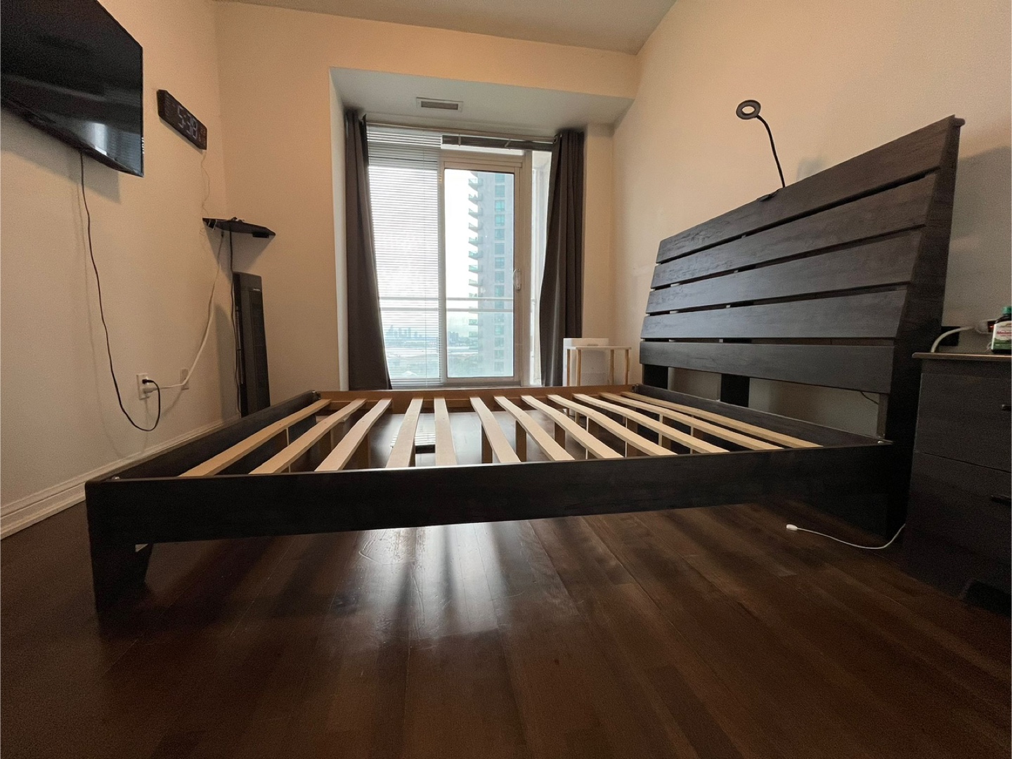 Wood Bed Frame - Queen Size - photo 3