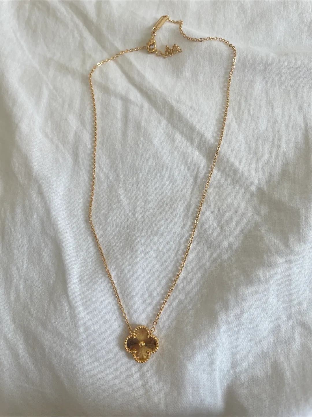 Gold Clover Necklace thumbnail