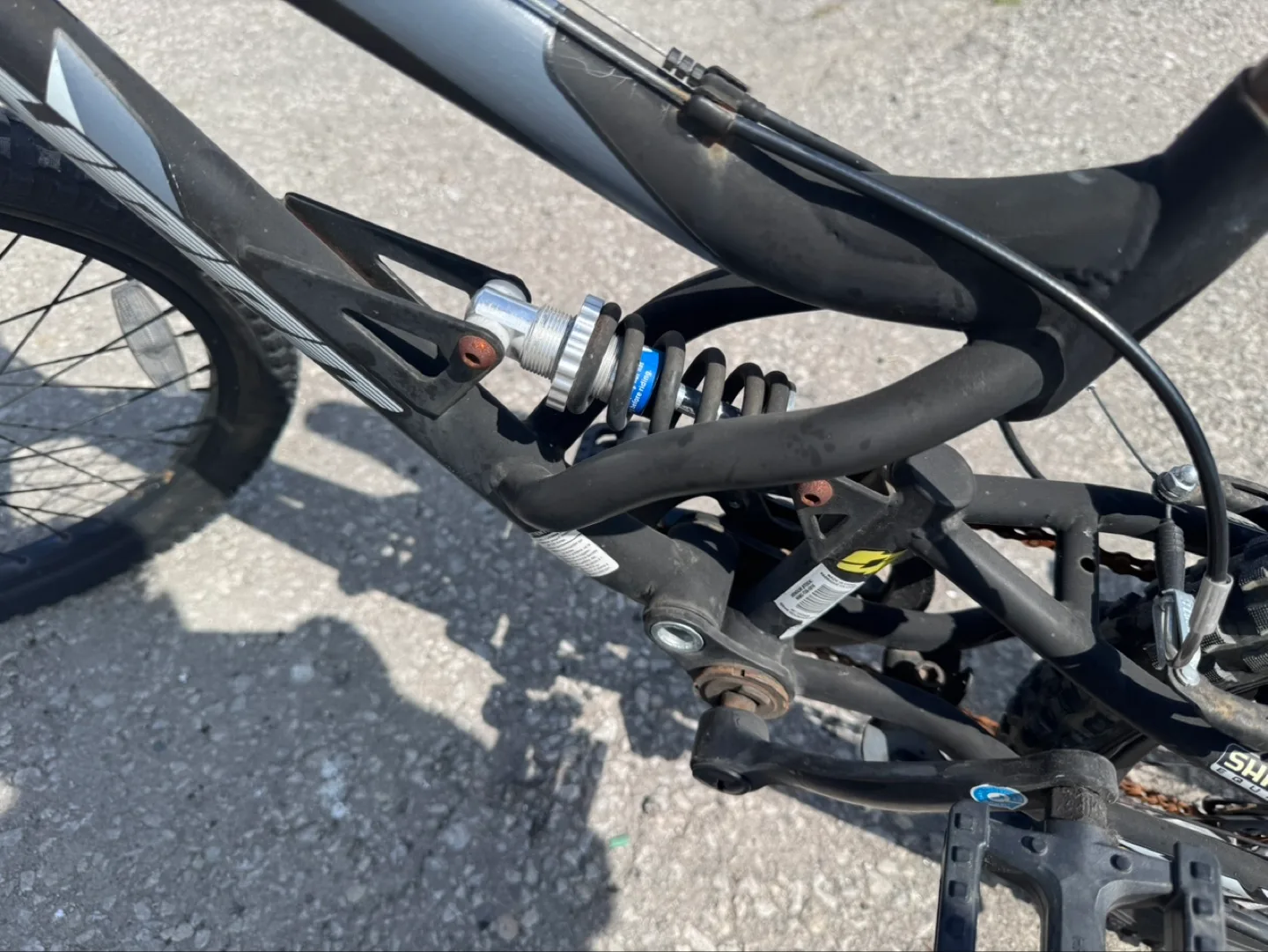 Hyper Bear Mountain Bike with Training Wheels image indicator(3)