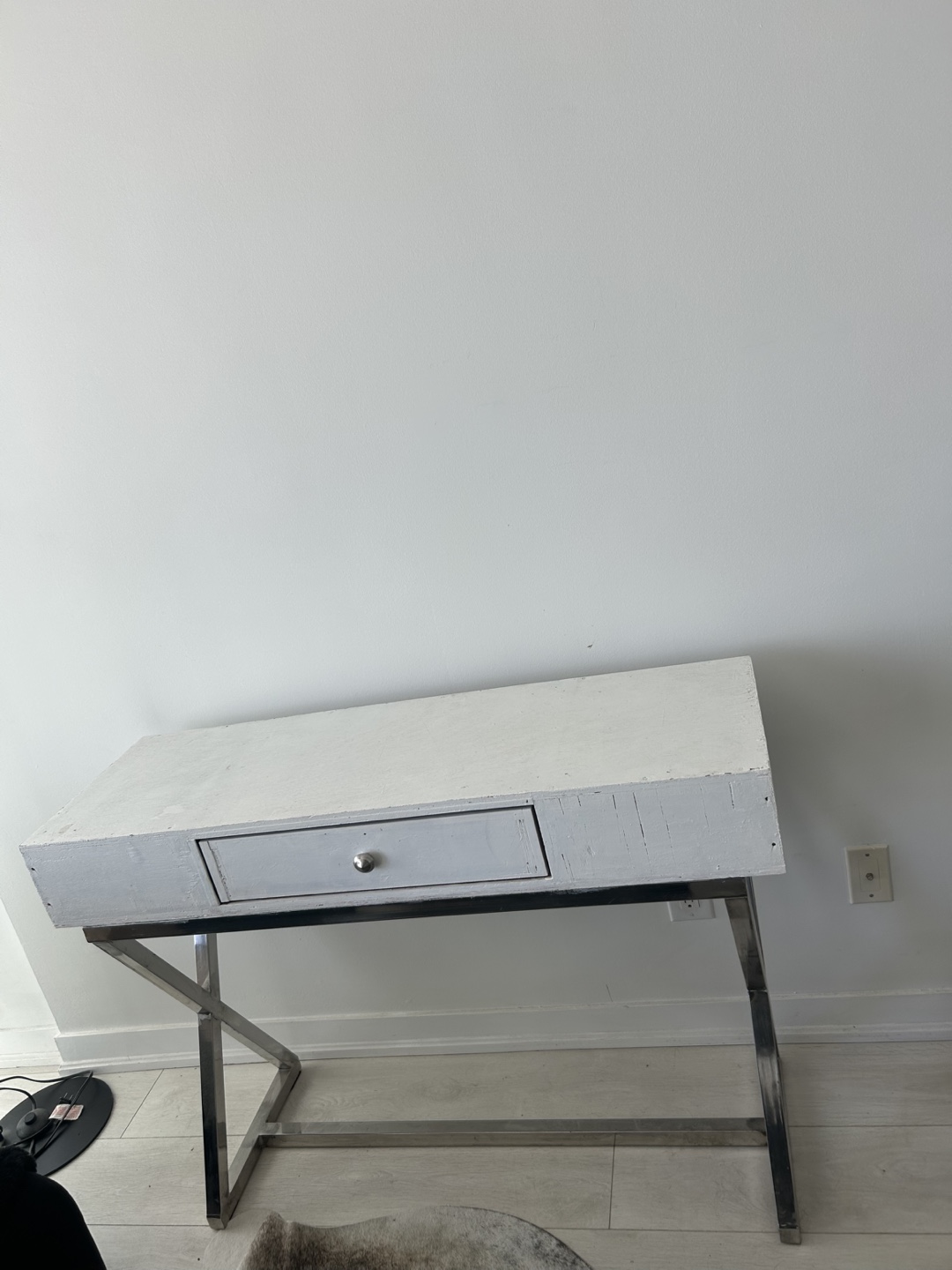 White Desk with Silver Legs