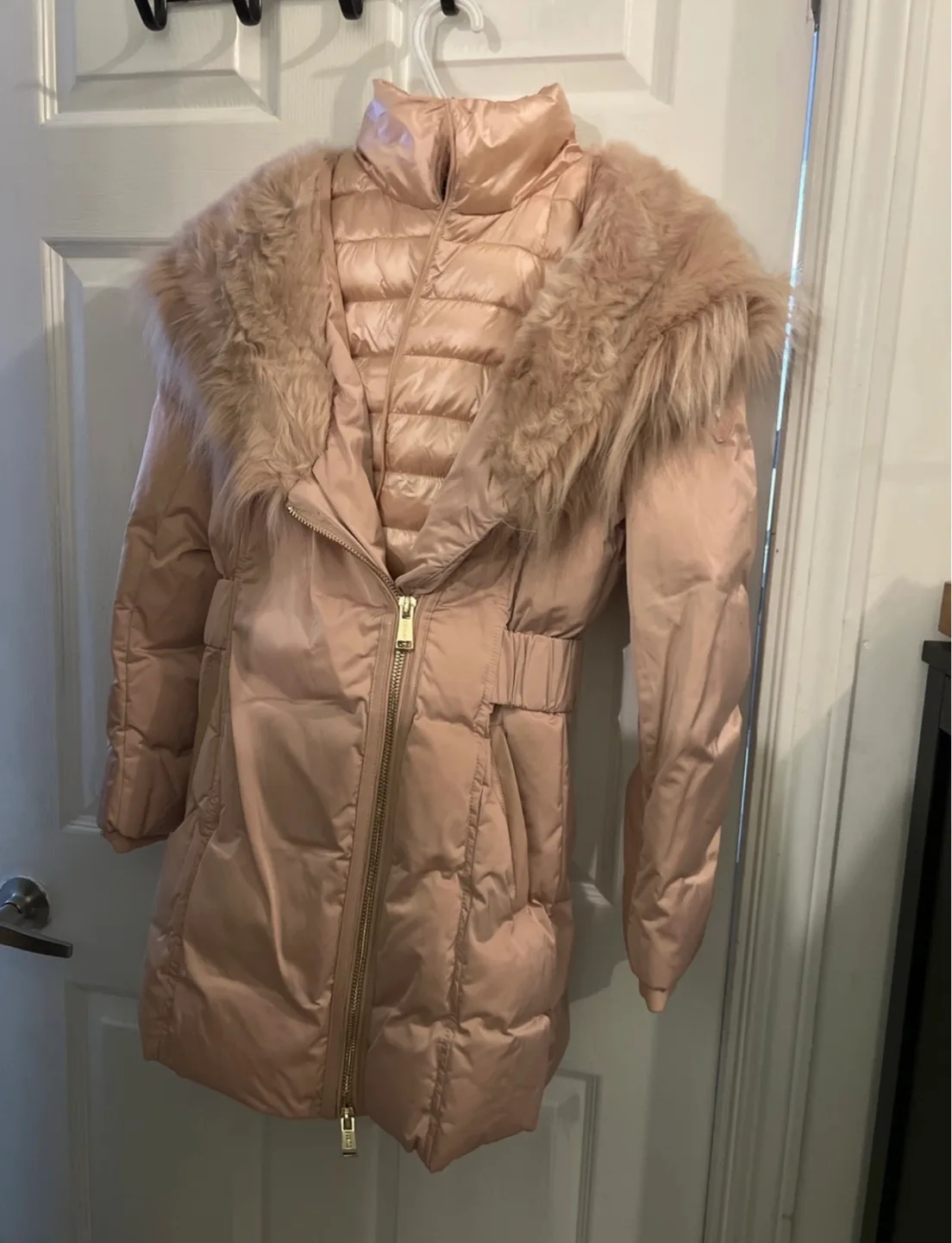 New ~ GUESS Pink Down Puffer Coat Size S thumbnail