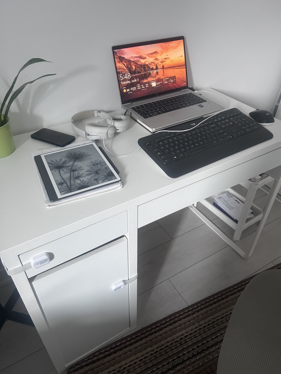 IKEA White Desk - photo 2