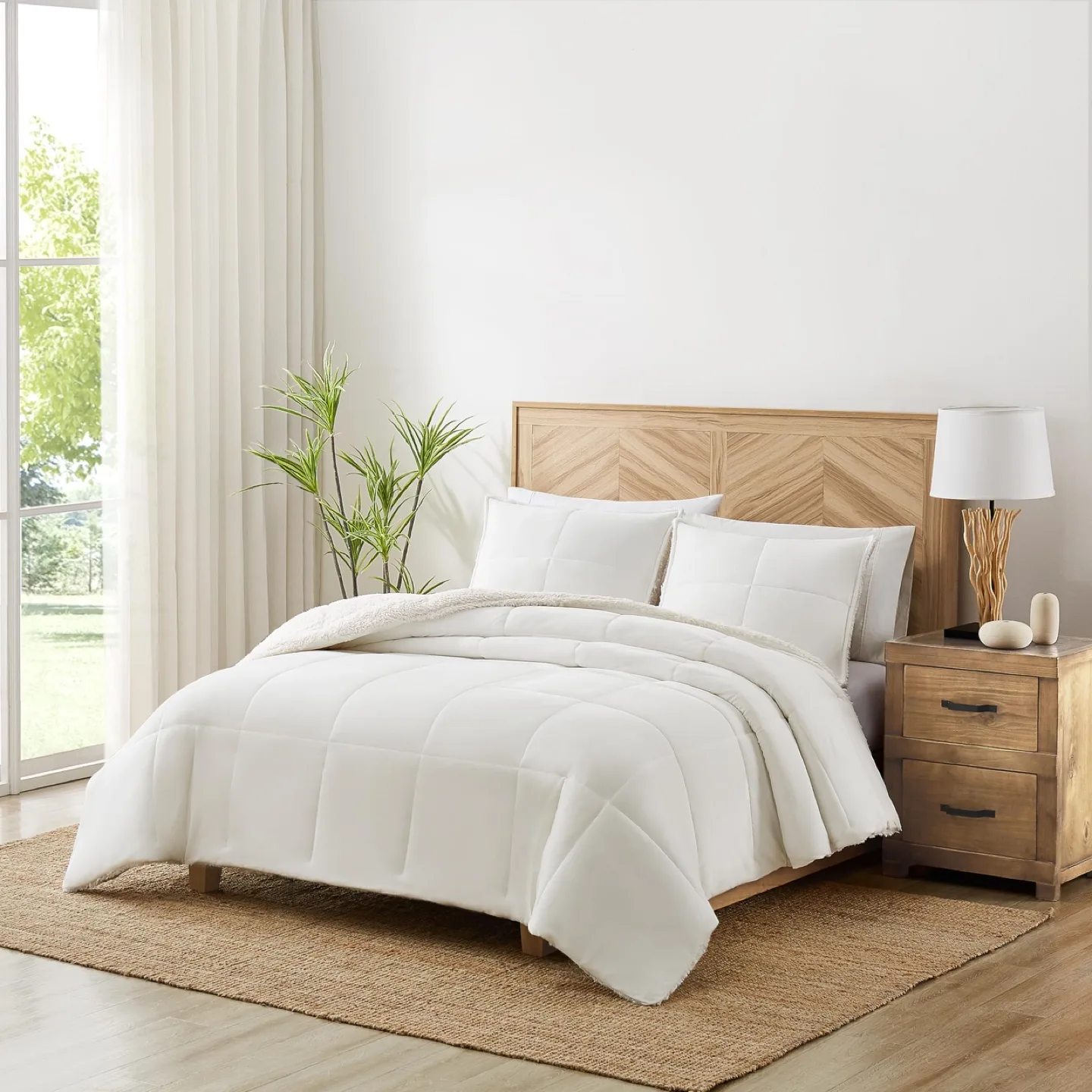 UGG Comforter Set w 2 Pillow Shams, Reversible. Off-White, King. thumbnail