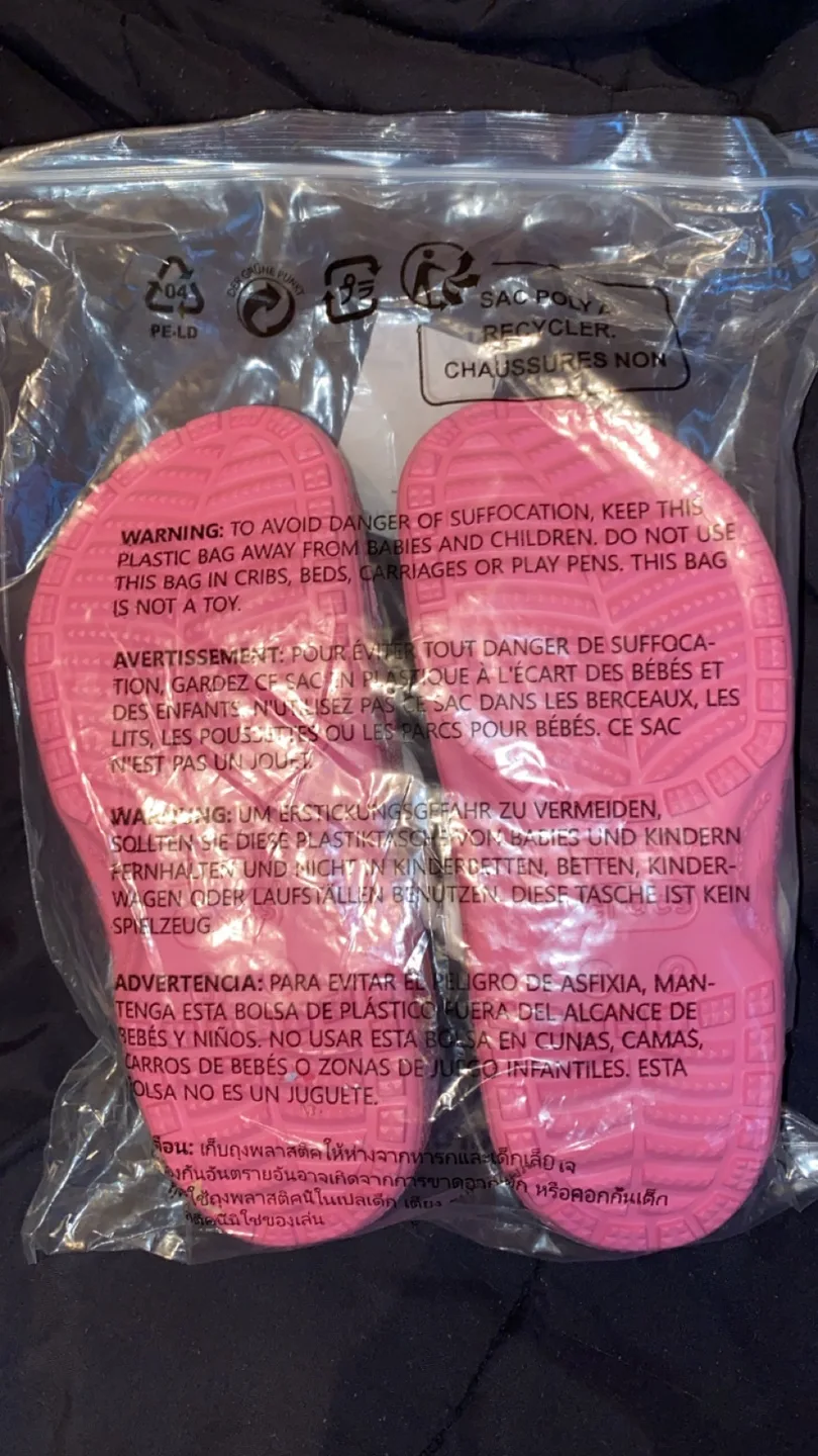 New Crocs Classic Hello Kitty Clog - Pink Size J3 image indicator(3)
