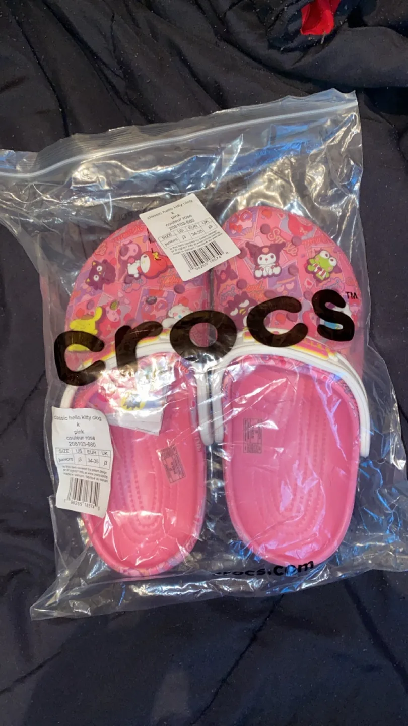 New Crocs Classic Hello Kitty Clog - Pink Size J3 image indicator(2)