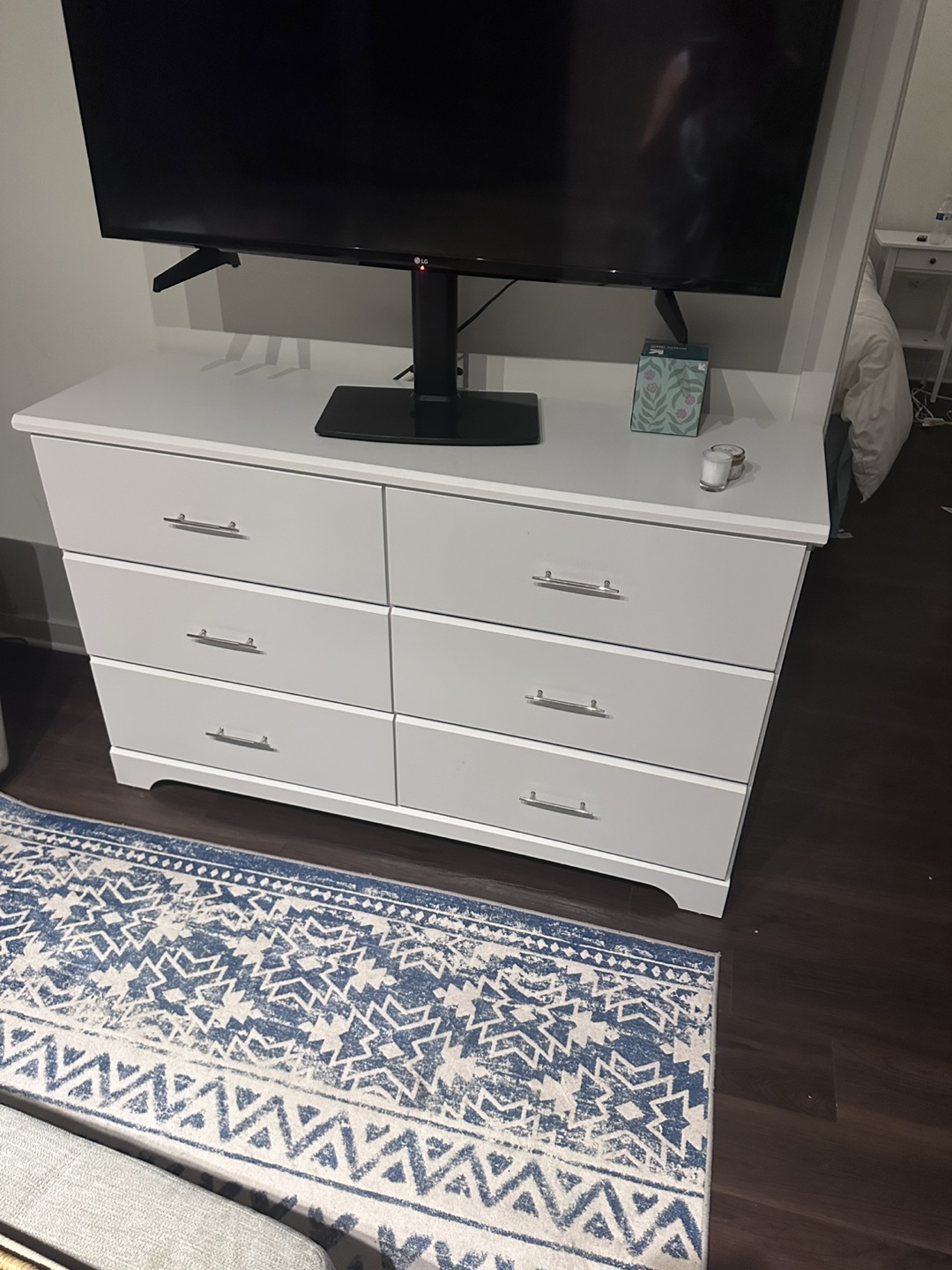 White 6-Drawer Dresser