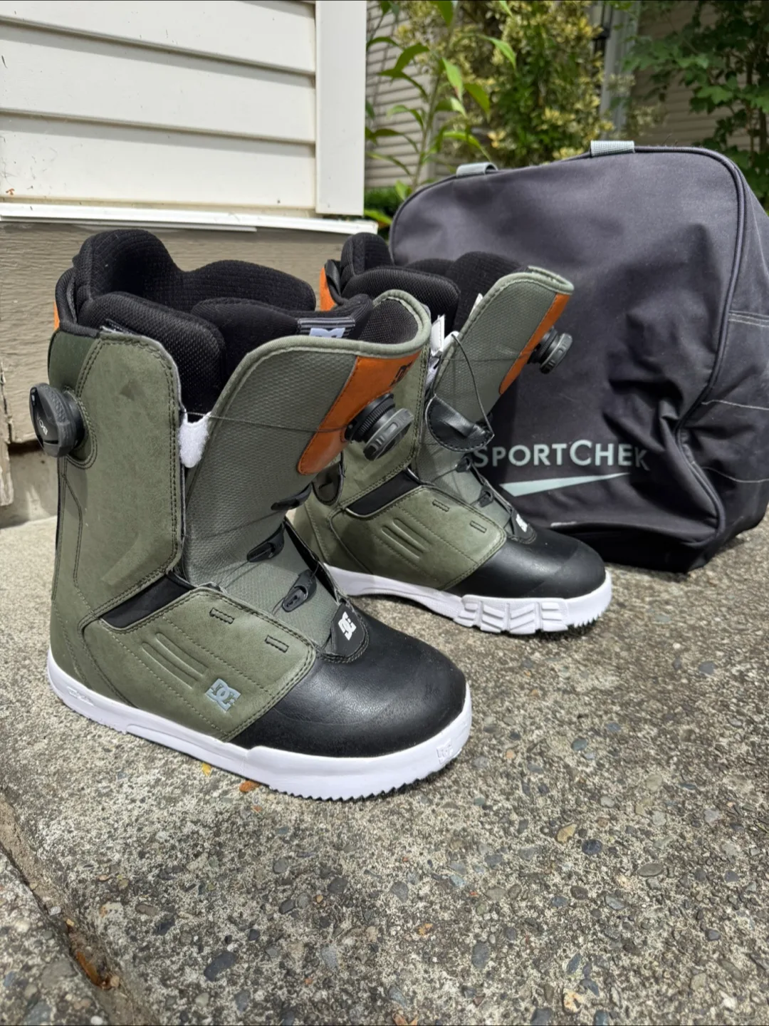 DC White Snowboard Boots, US Size 9 thumbnail