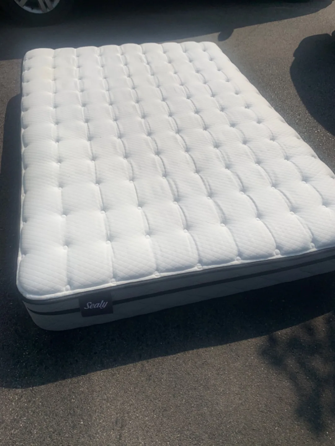 Double full Sealy mattress - like new thumbnail