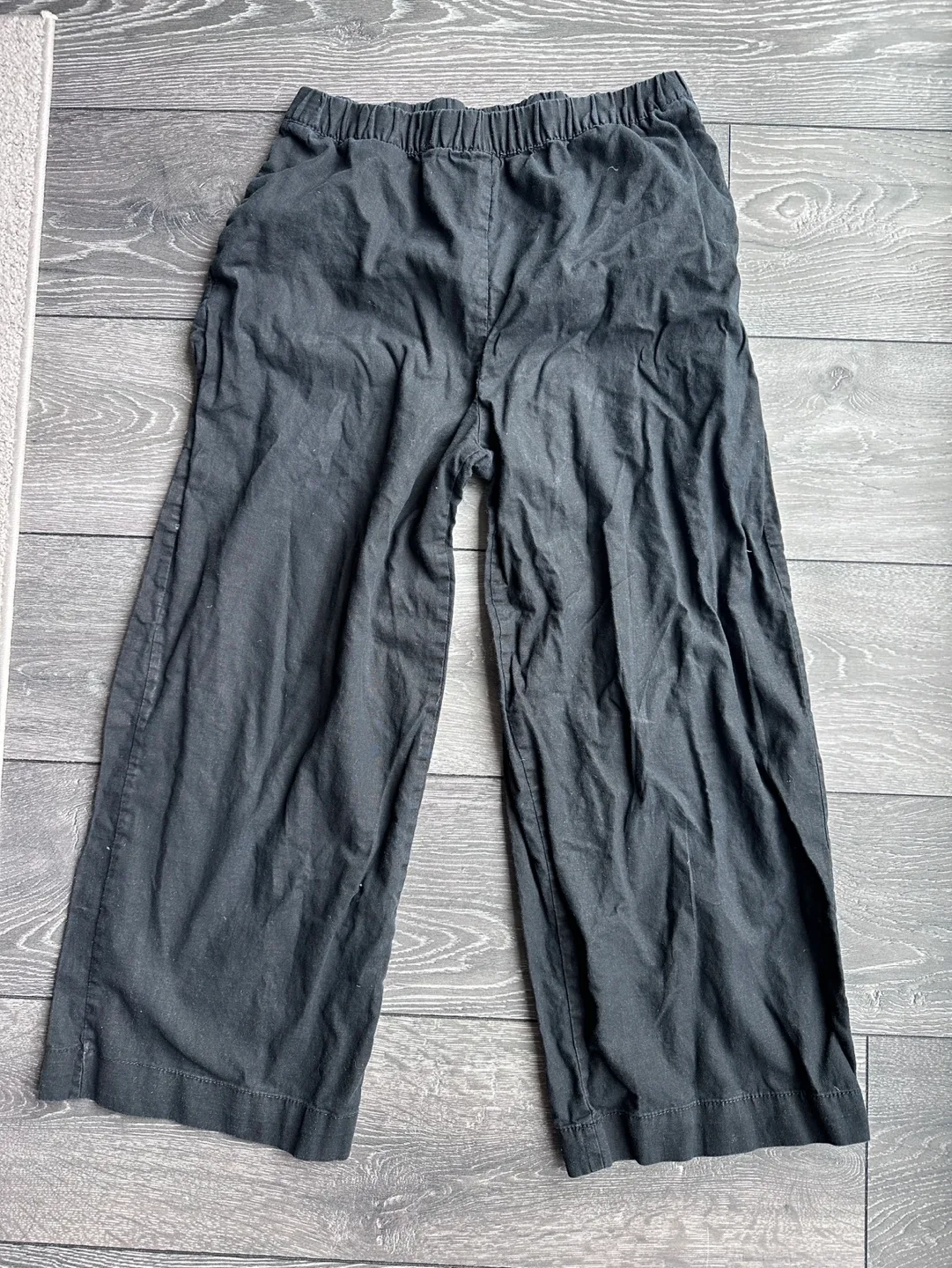 FREE Women’s Black Cropped Pants - Size M thumbnail