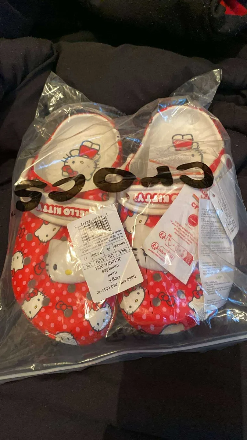New Crocs Hello Kitty Red Classic Clogs - Size Juniors 3 thumbnail