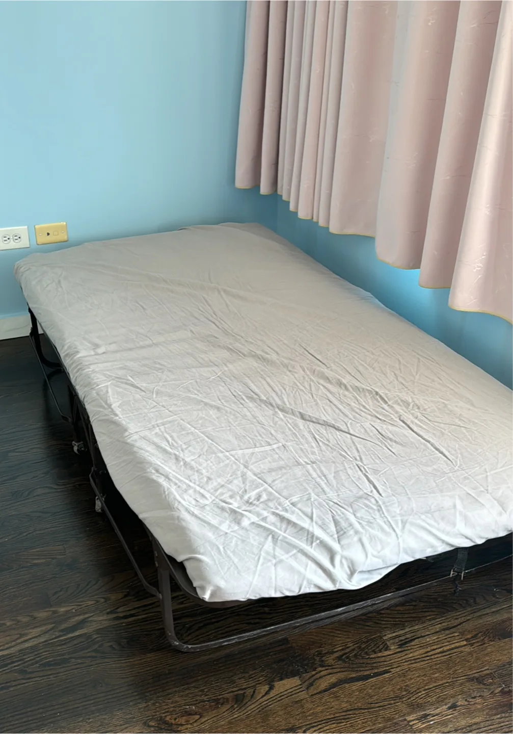 Folding Bed - Easy Storage thumbnail