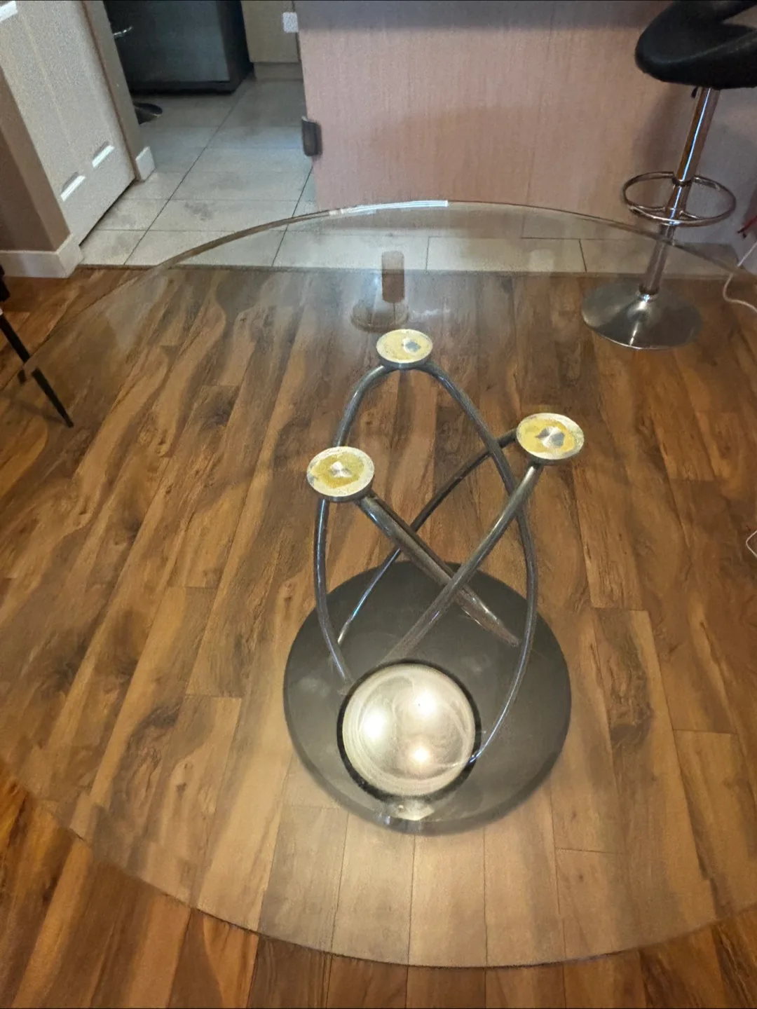 Glass Top Round Dining Table image indicator(2)