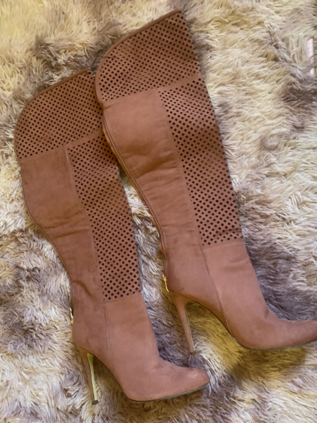 Cute mid thigh heels for sale!!