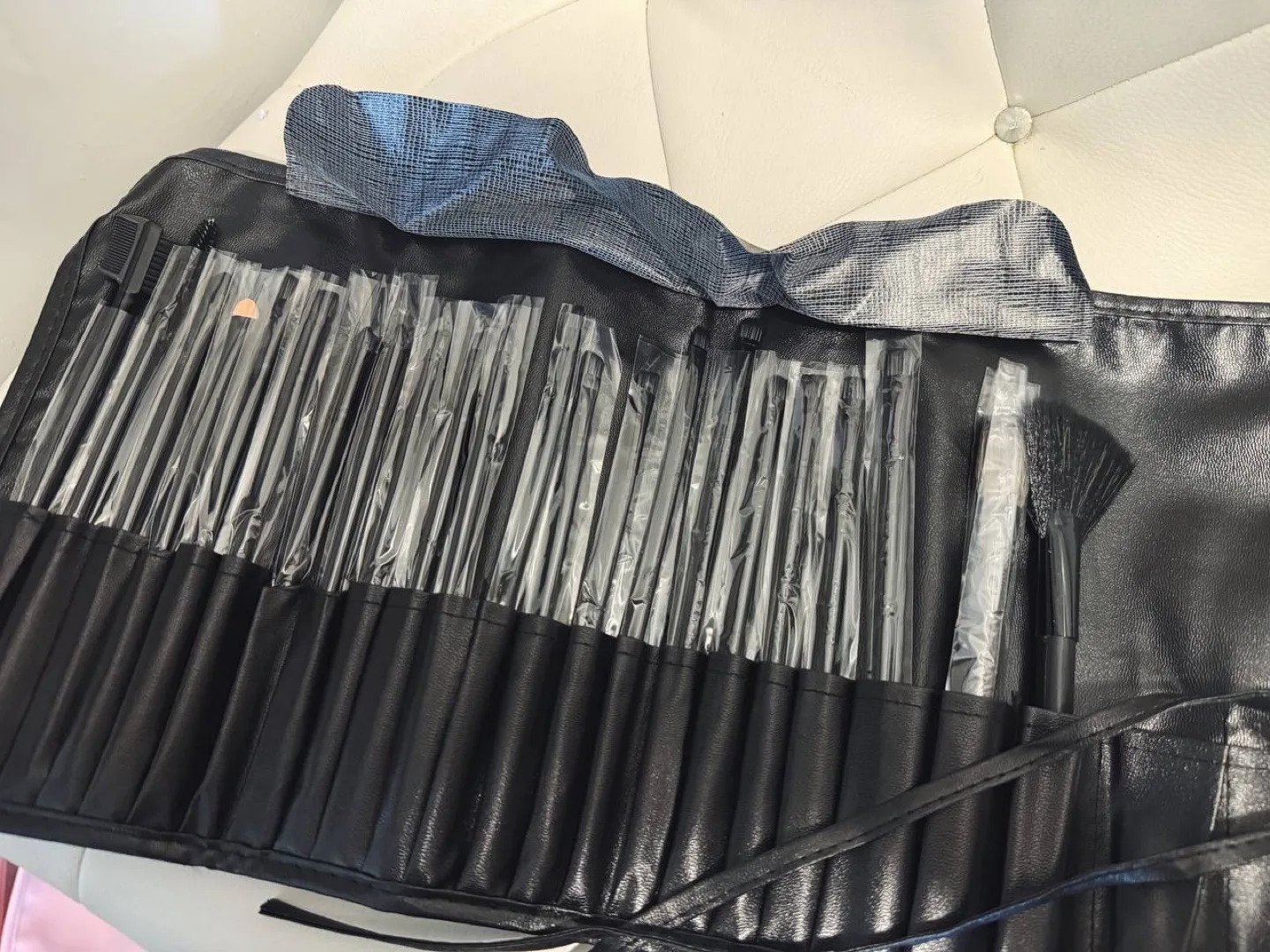 Makeup Brush Roll-Up Case thumbnail