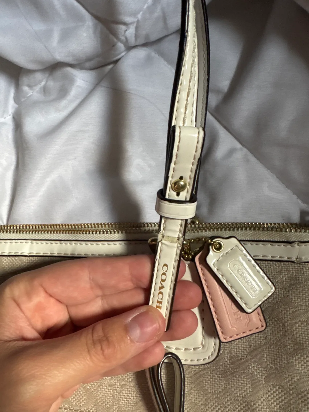 coach purse and wrislet set image indicator(2)