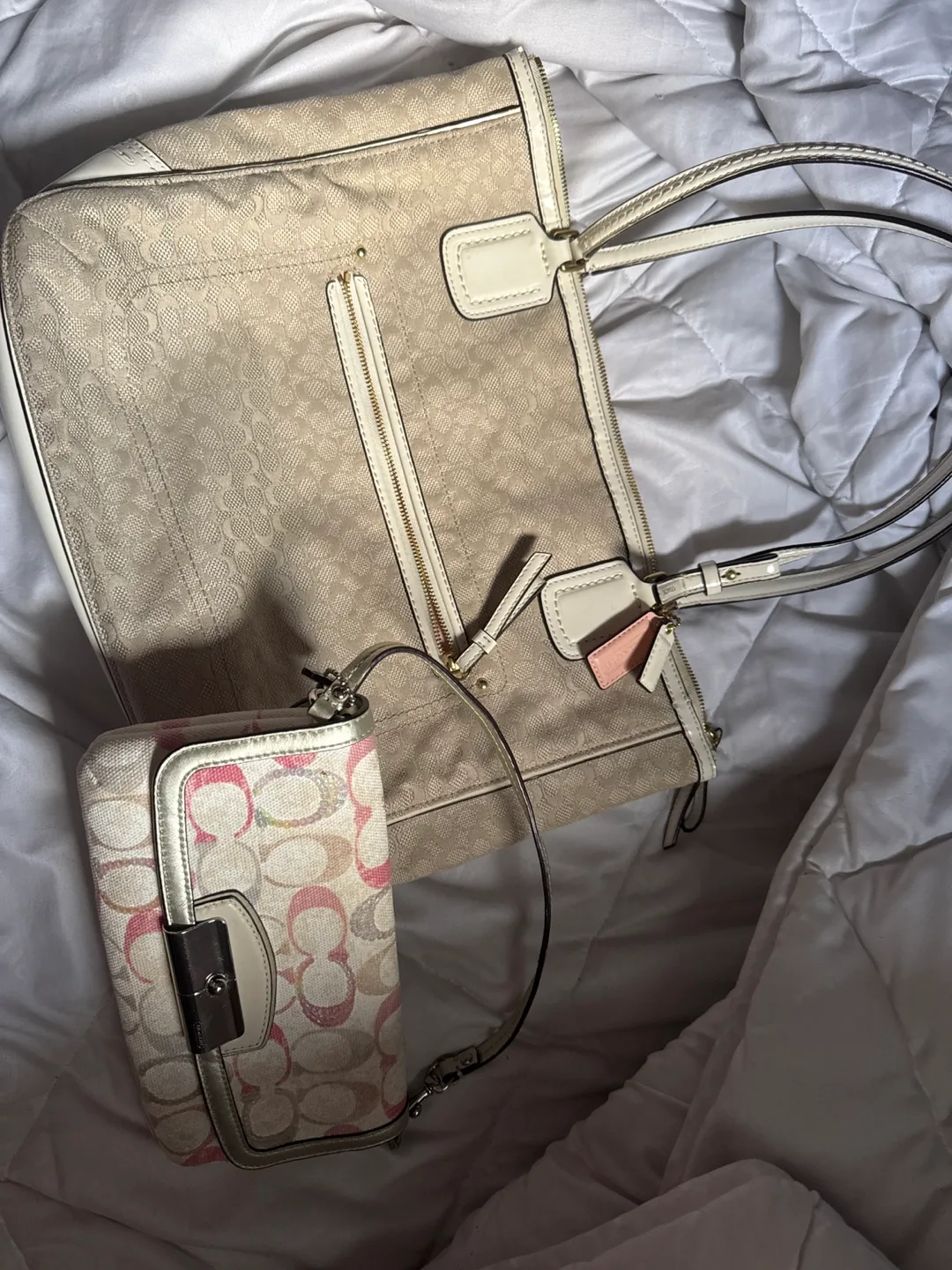 coach purse and wrislet set thumbnail