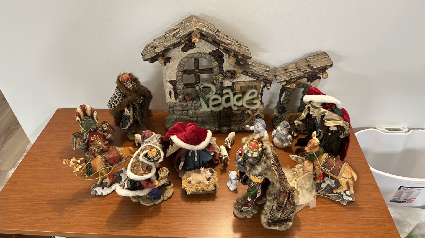 Nativity set - detailed set of birth of Jesus - photo 2