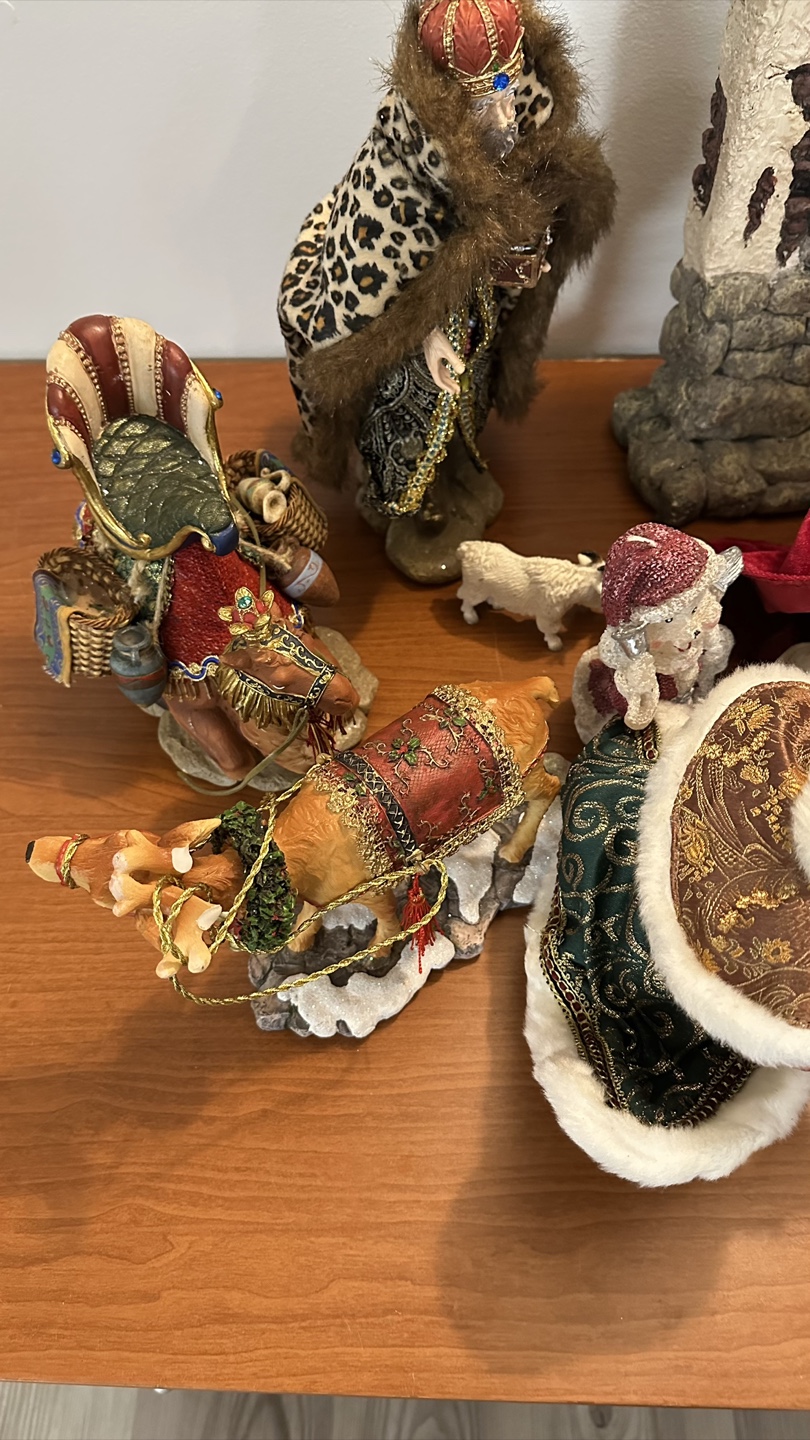 Nativity set - detailed set of birth of Jesus - photo 3