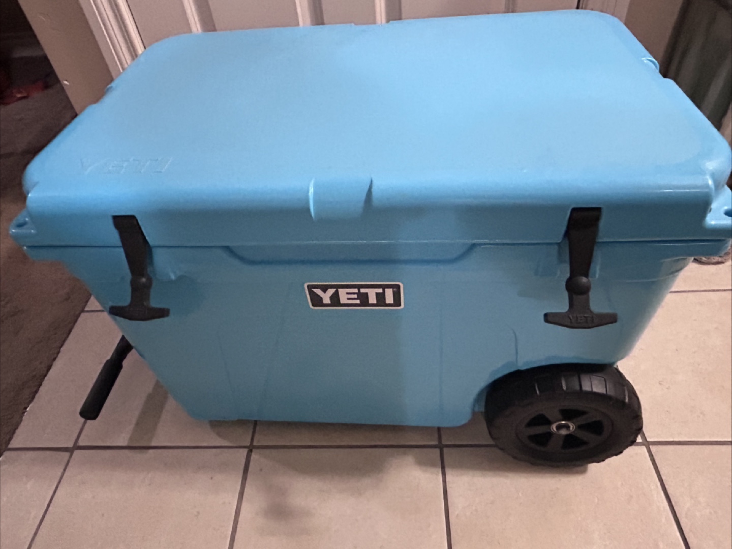 Yeti Tundra Haul Wheeled Cooler - Ice Blue