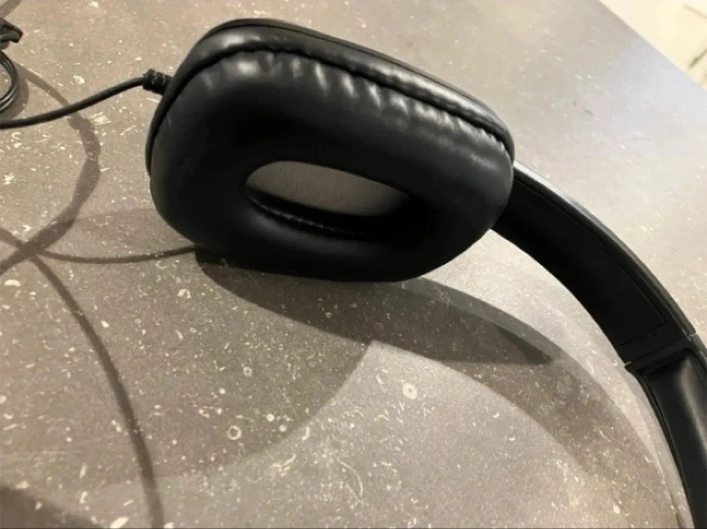 Wicked Audio Headphones w Microphone image indicator(3)