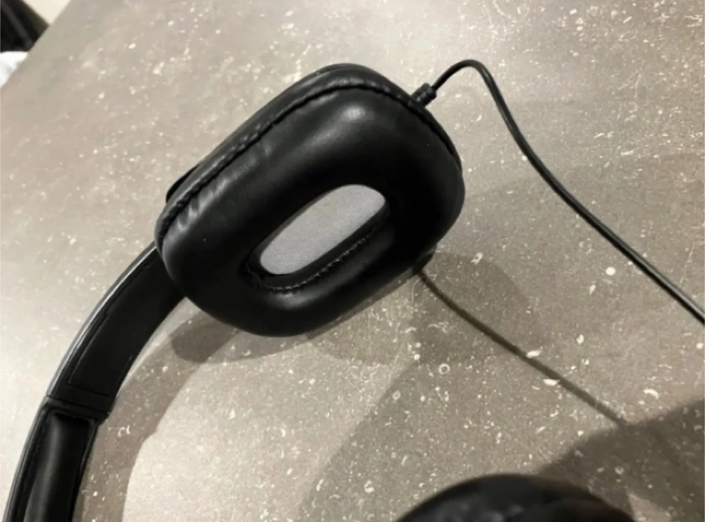 Wicked Audio Headphones w Microphone image indicator(2)