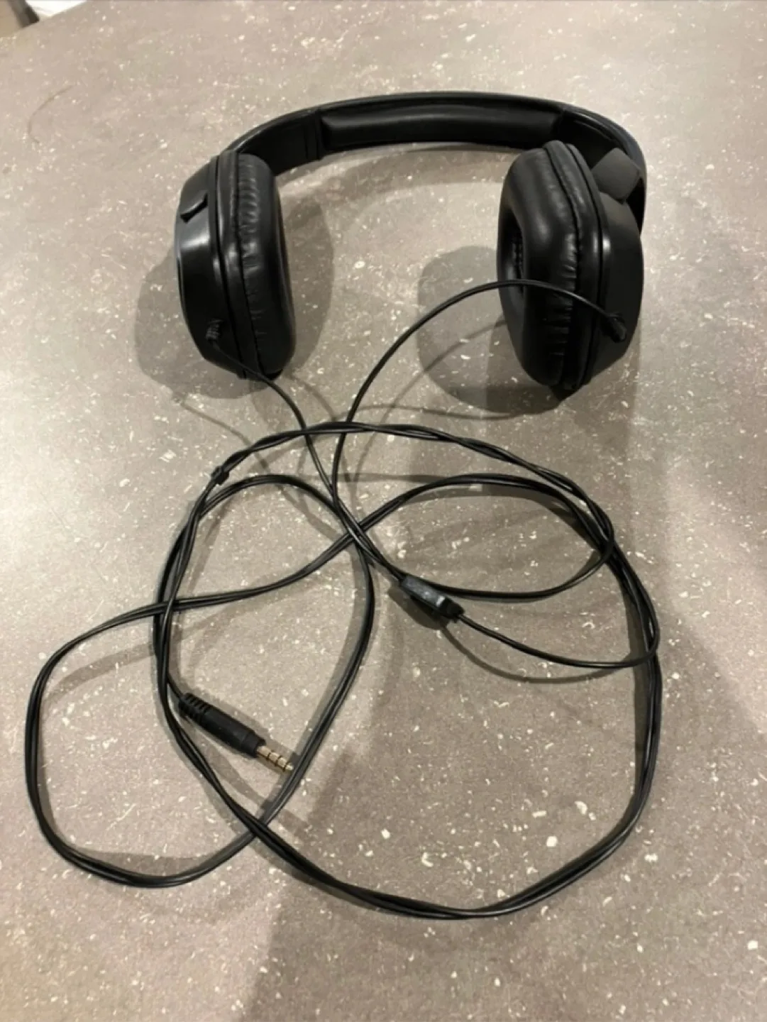 Wicked Audio Headphones w Microphone image indicator(4)