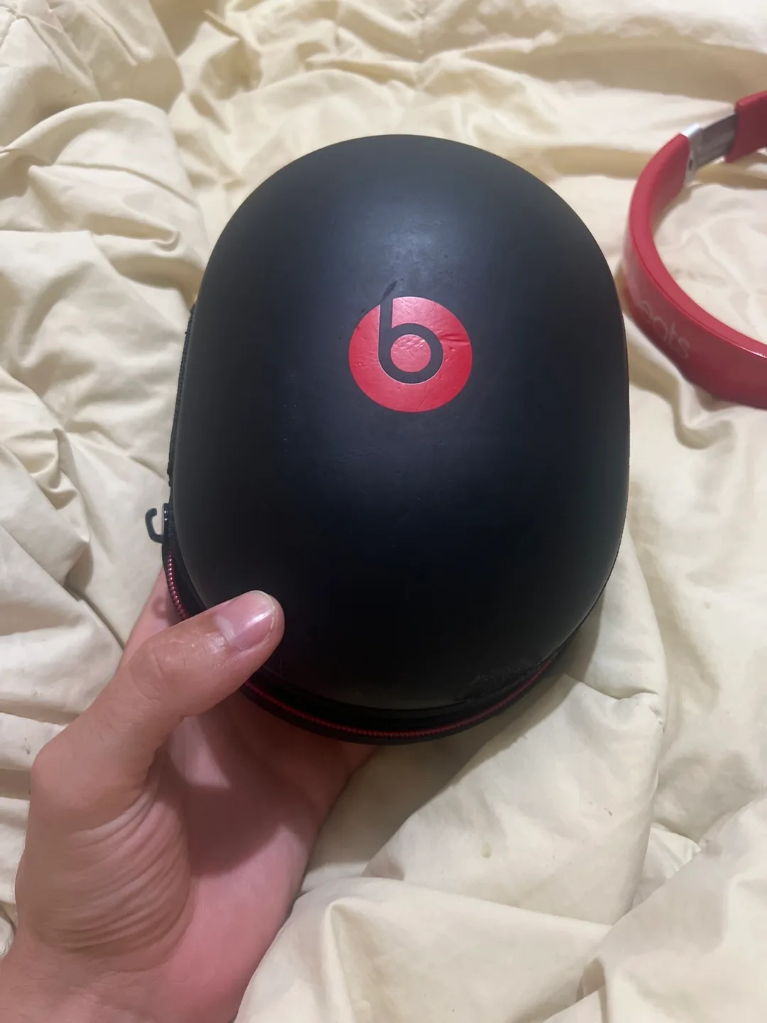 Beats Studio Red Headphones with Case image indicator(4)