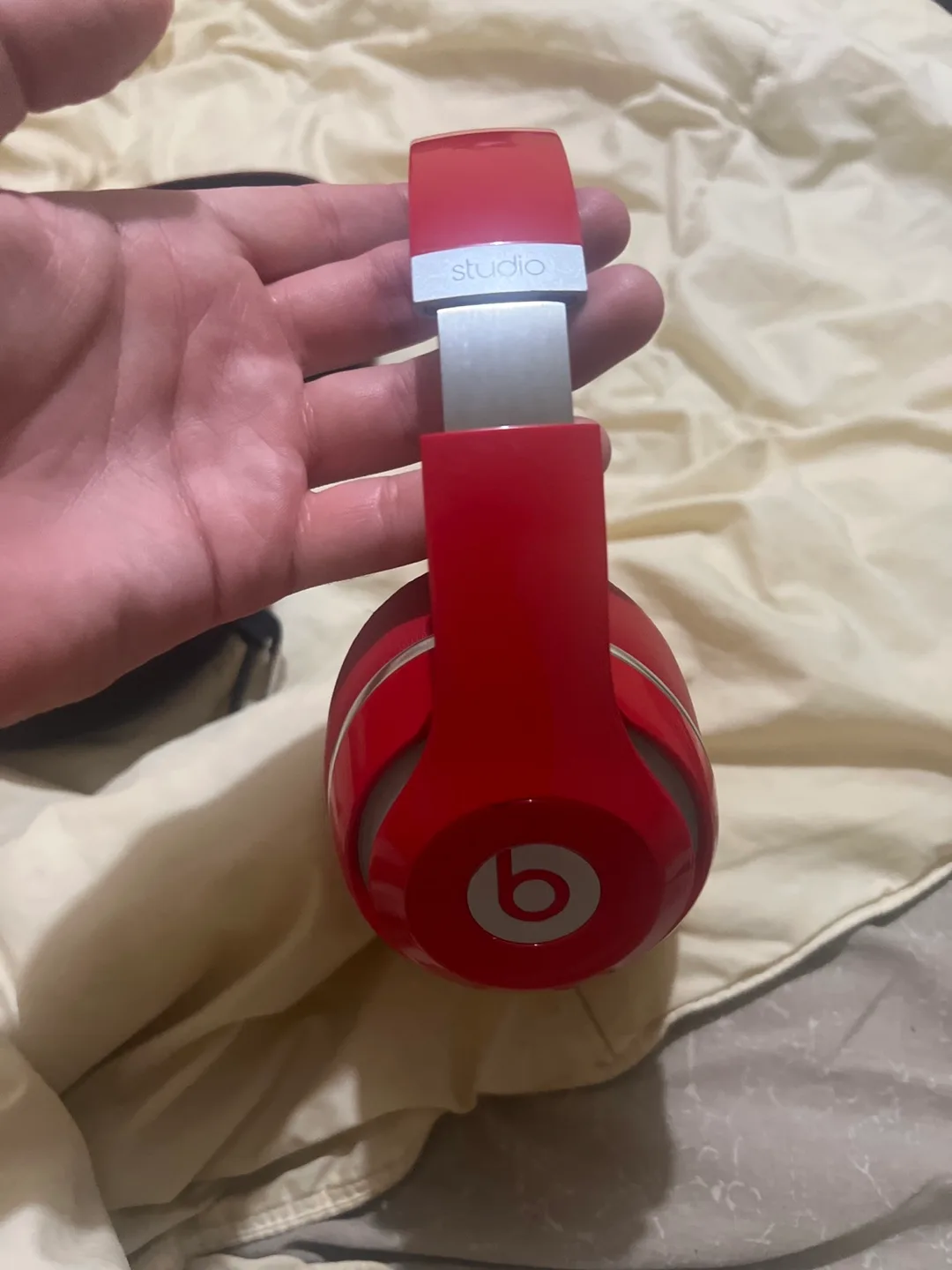 Beats Studio Red Headphones with Case image indicator(2)
